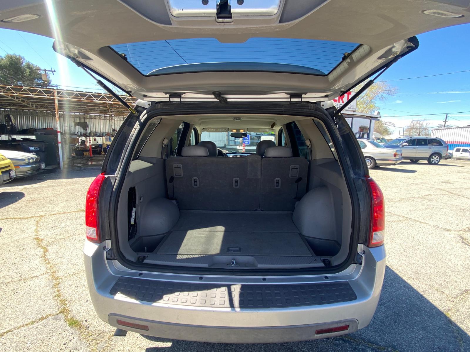 2006 /GREY Saturn Vue (5GZCZ534X6S) with an V6 3.5L engine, AUTOMATIC transmission, located at 44356 Date Ave., Lancaster, CA, 93534, (661) 945-6555, 34.688919, -118.139374 - Photo #5